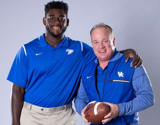 Josh Paschal und Coach Stoops